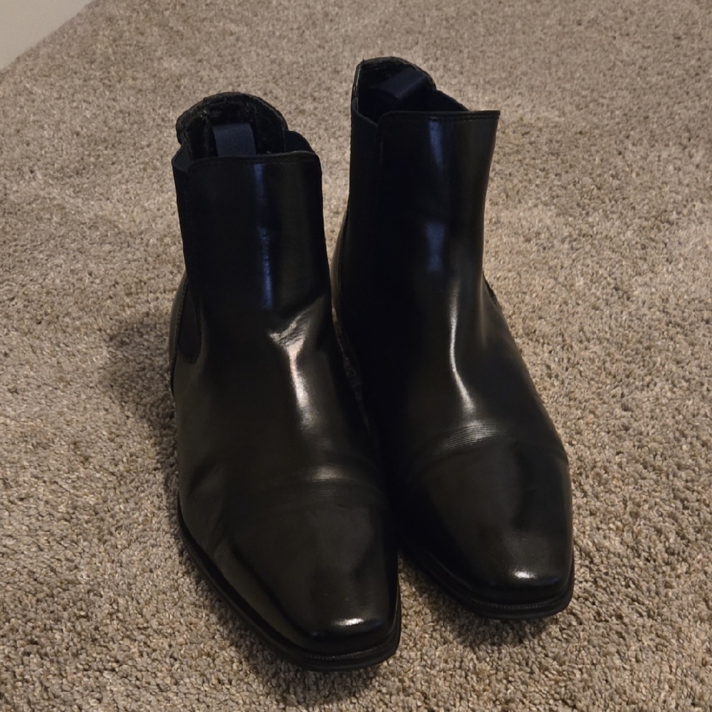 Kenneth Cole Black Boots with Textured Fabric and Slip-On Style